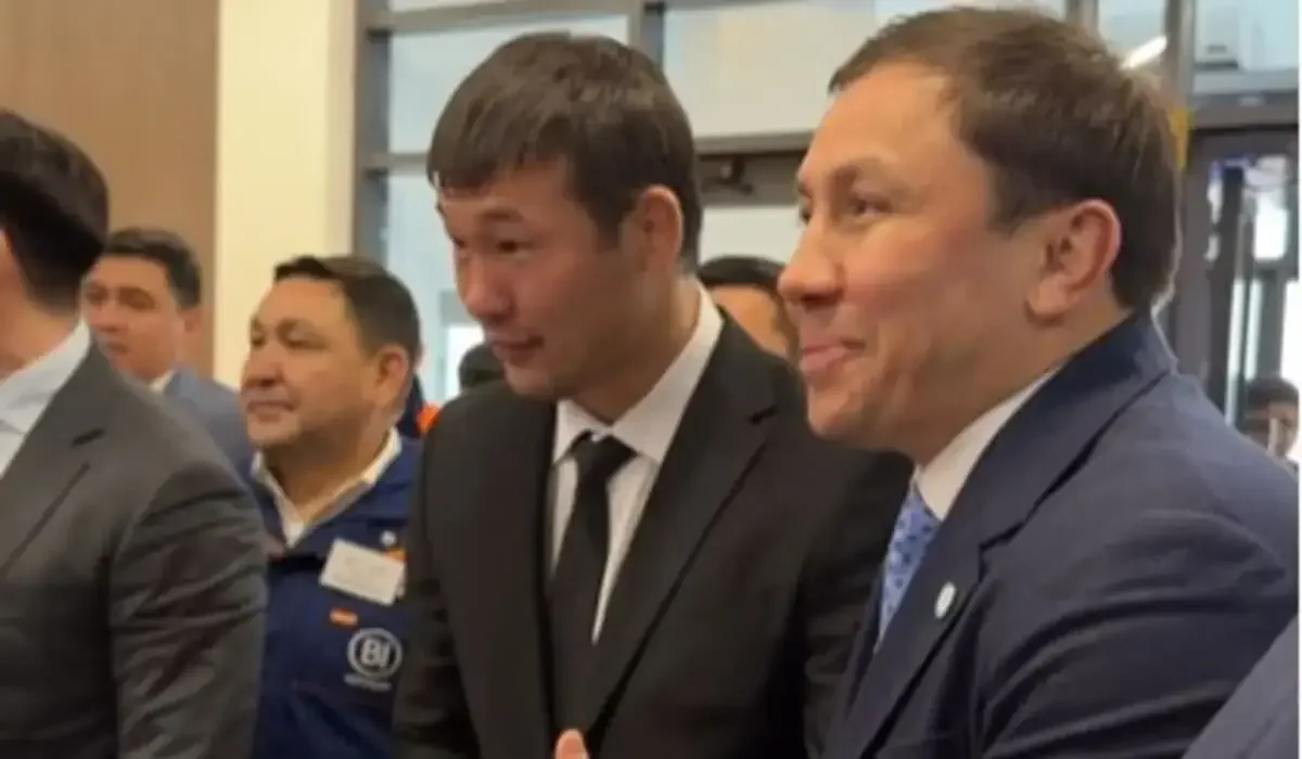 "Кәмпитті қалтасына салып алды": Шавкат Рахмонов жұрттың ыстық ықыласына бөленді