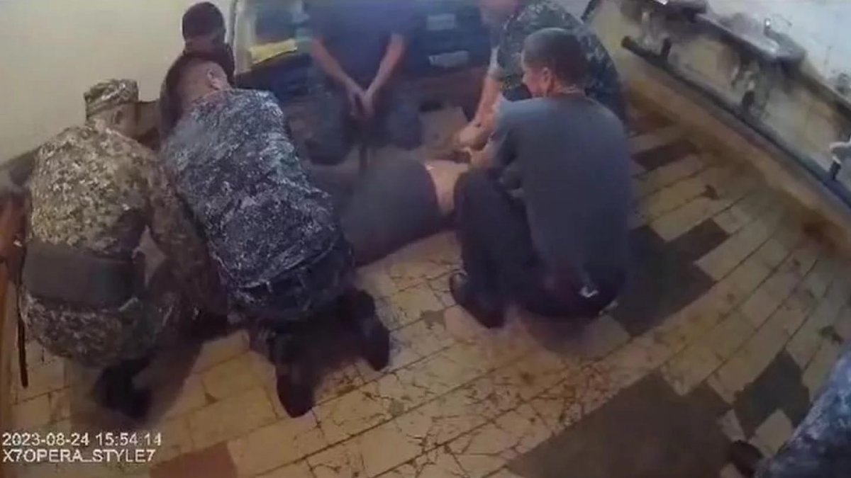 Азаптау ісі: Атбасардағы бұрынғы түрме қызметкерлері ақталды