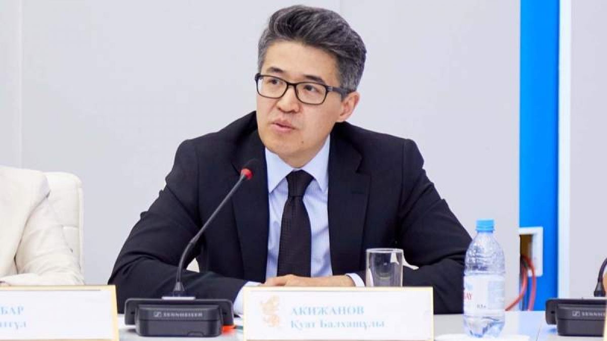 Экономист қазақстандықтарға ай сайын 300 мың теңге көлемінде базалық табыс төлеуді ұсынды