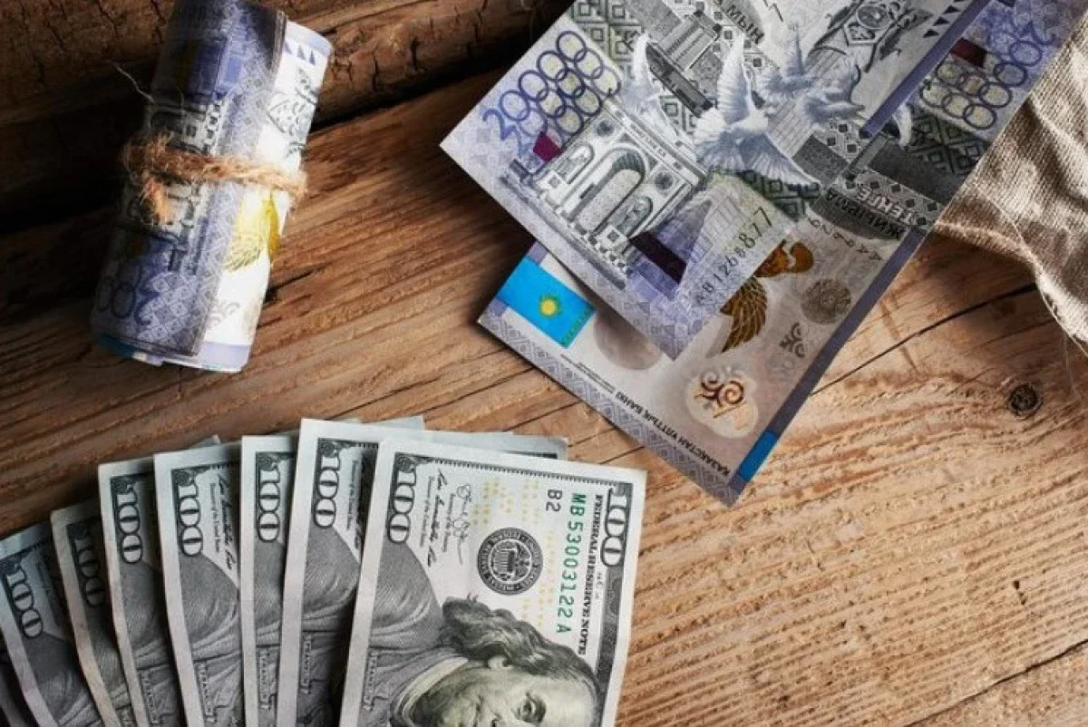 Тиімді депозиттер: 2026 жылы ақшаны теңге мен доллар арасында қалай бөлген жөн