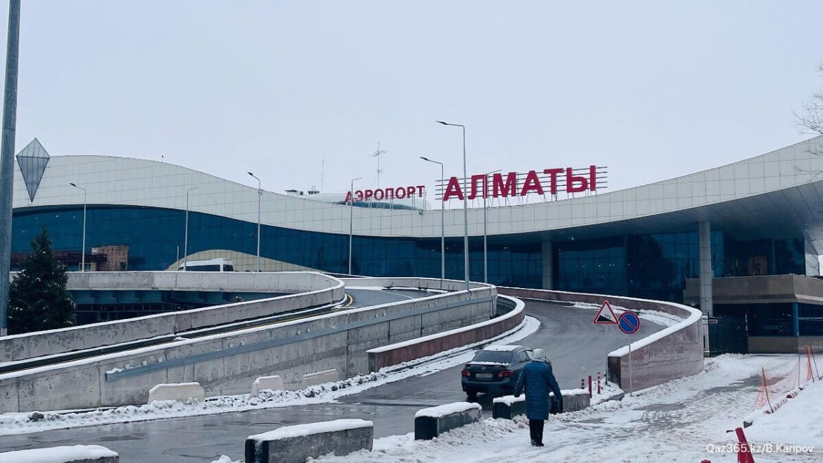 Алматыда әуе кеңістігі жабылды ма: әуежай түсініктеме берді
