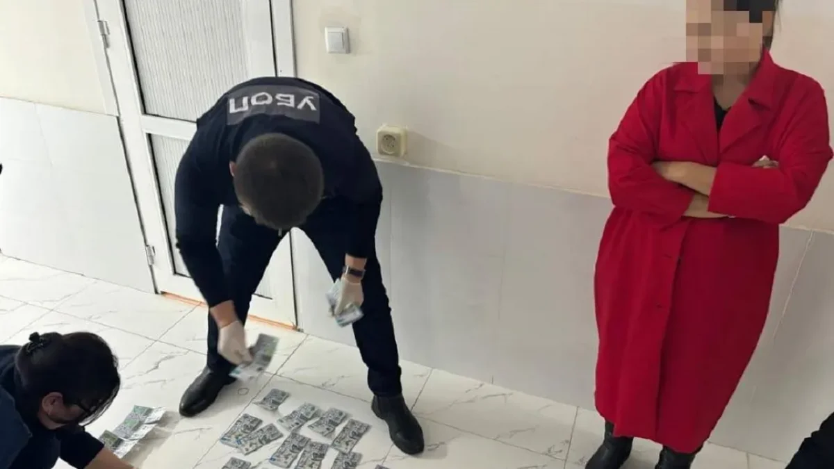 Түркістан облысында блогер ақша бопсалады деген күдікке ілінді