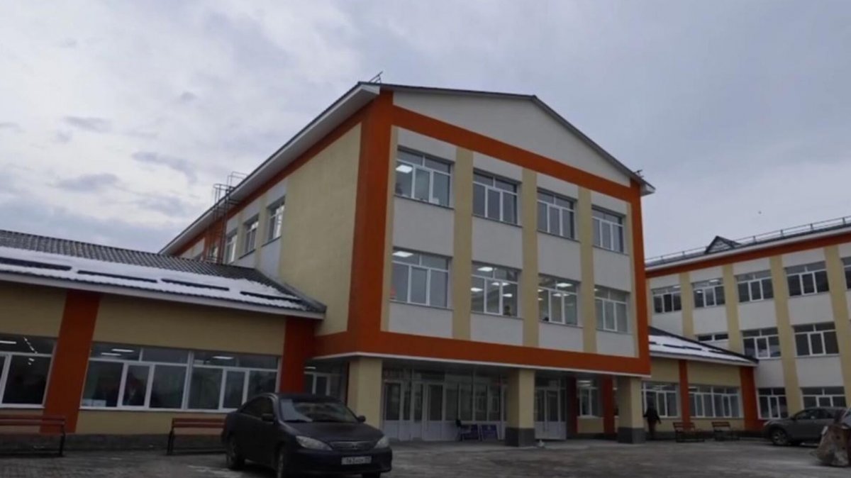 Қаскелеңдегі қайғылы оқиға: сабақта көз жұмған оқушының жанында әжесі болған