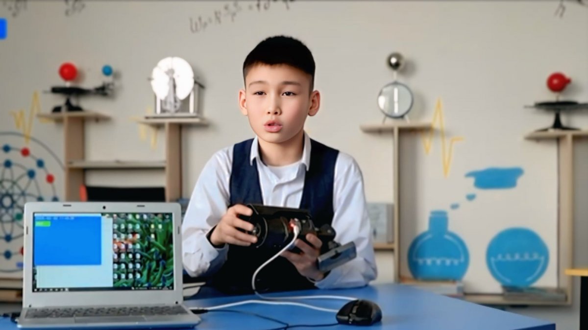 Мектеп оқушысы дәретханаларға қоятын ЖИ жүйесі бар камера ойлап тапты