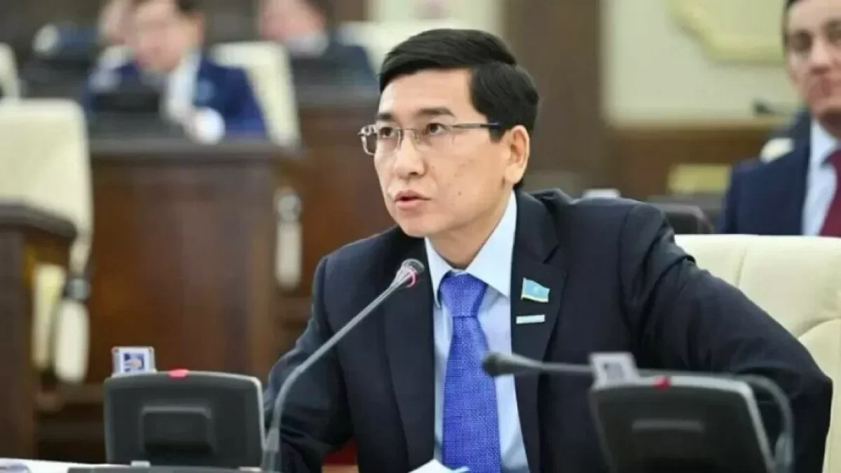 Аймағамбетов мұғалімдерді басы артық жұмысқа салғандарға айыппұл салуды ұсынды