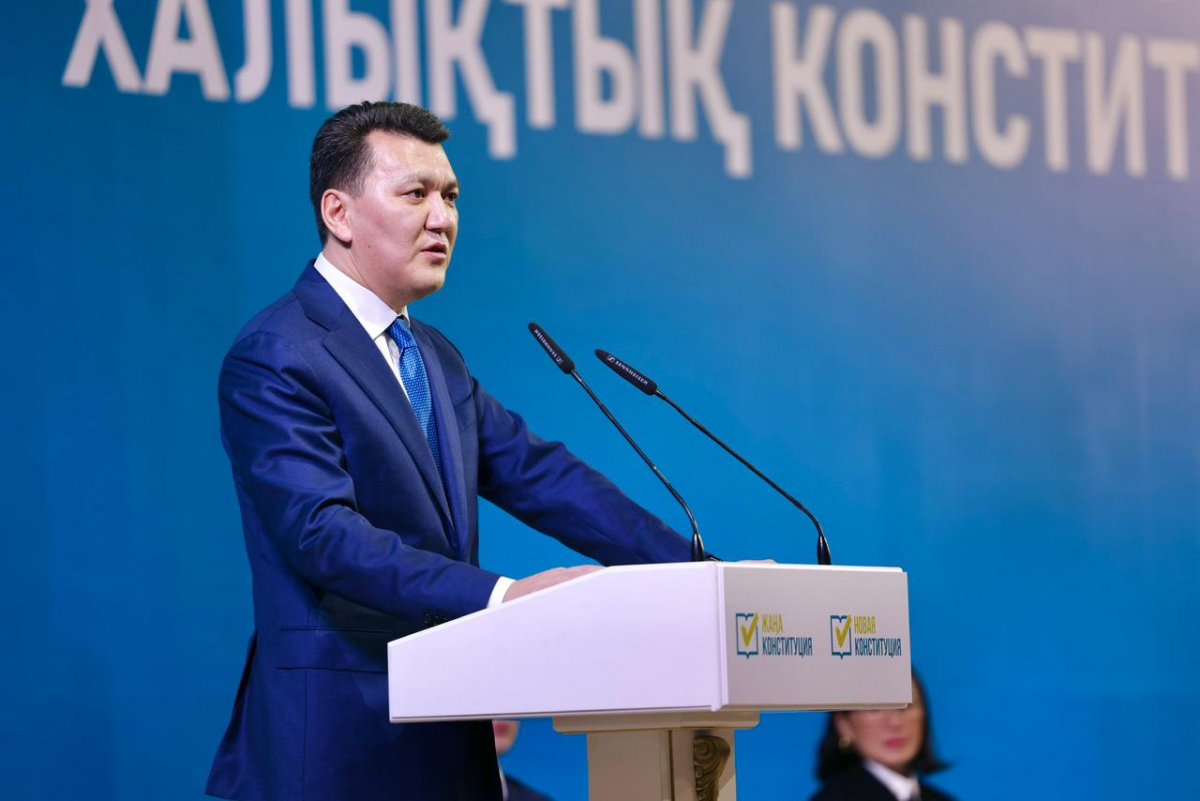 «30 жылда қоғам өзгерді»: Мемлекеттік кеңесші қолданыстағы Конституция мен жаңа Ата Заңның айырмашылығын атады