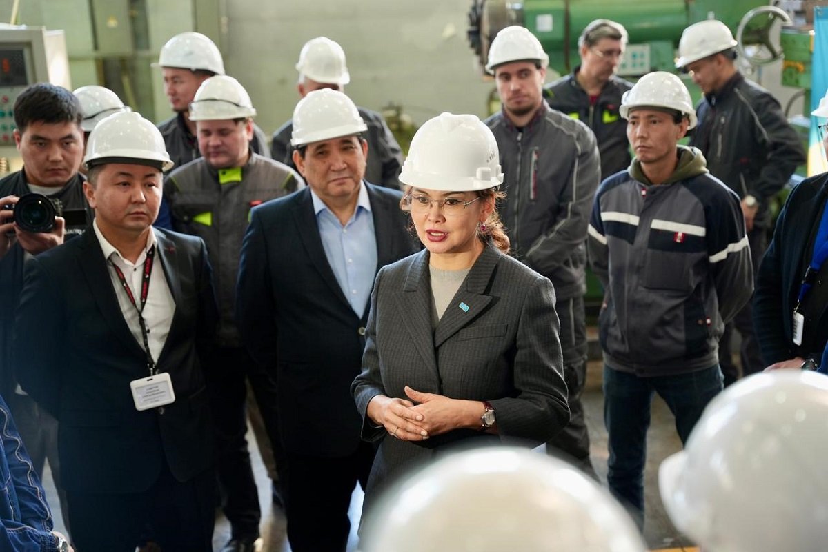 Аида Балаева Батыс Қазақстан машина жасау зауытының еңбек ұжымымен кездесті