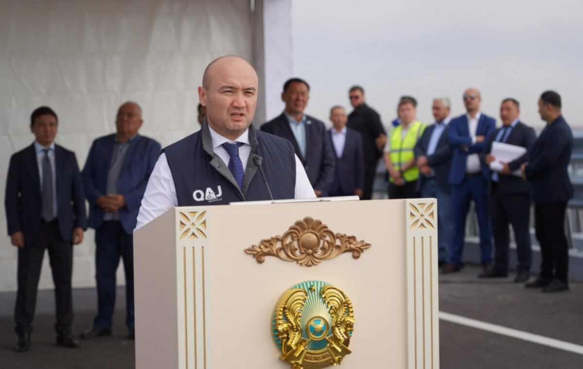 «ҚазАвтоЖол» басшысы қанша жалақы алатынын айтты