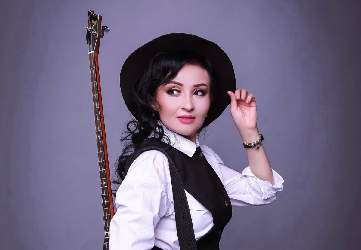 Ән мен антты қатар ұстаған ару