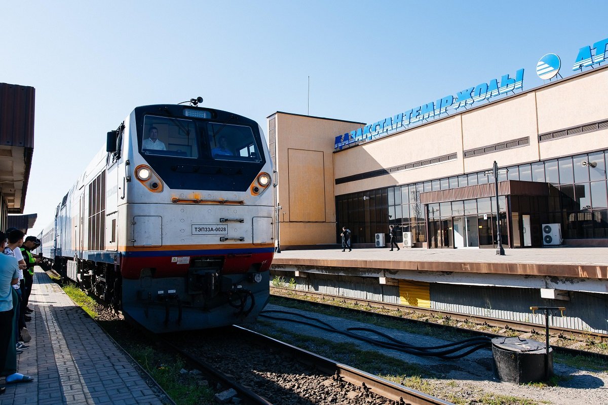 Атырауда 9 теміржол вокзалы жаңартылуда