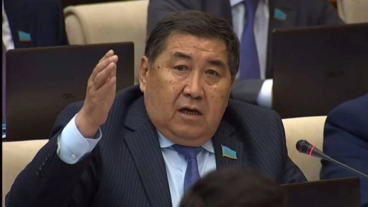 «Жау қуған жоқ еді»: Бәпи журналистердің ұсталуына байланысты пікір білдірді