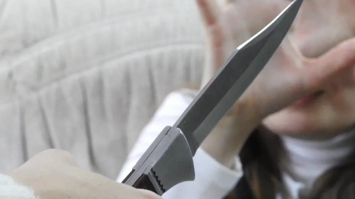 Атырауда 62 жастағы ер адам әйелін пышақтап өлтірді