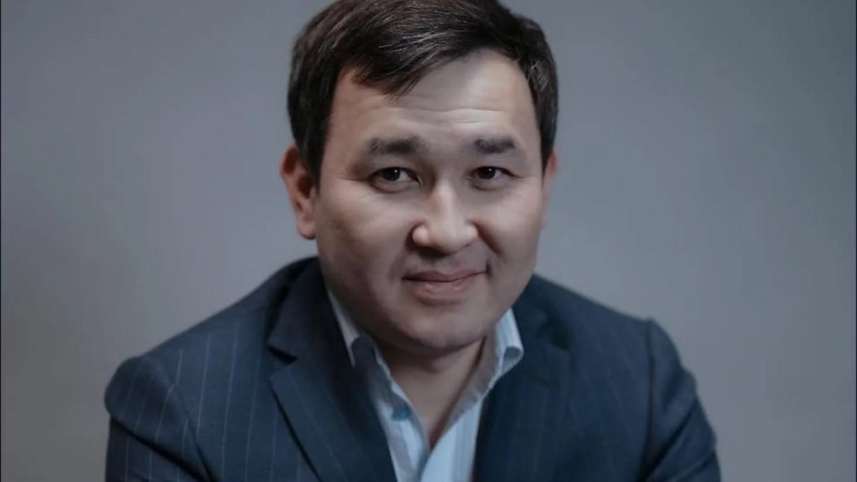 «Басы жарылған»: Әсет Матаев өзіне бір топ адамның жабылып шабуыл жасағанын айтты