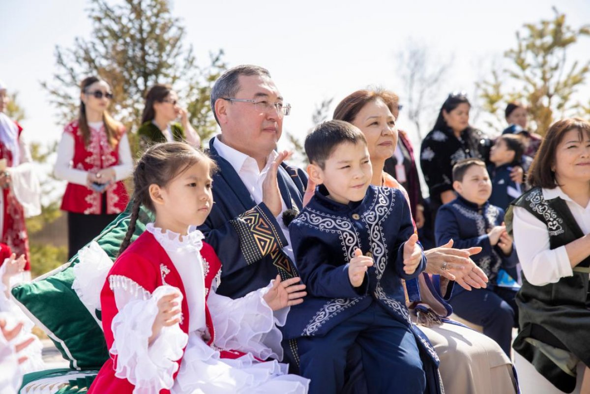Қуанса, бала қуансын: Марат Сұлтанғазиев балалармен бірге Наурыз мерекесін атап өтті