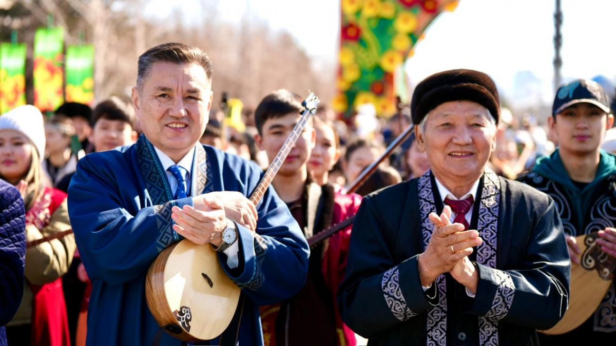 Әлем естіген «Ақбұлақ»: Өскеменде 5 мыңнан астам домбырашы рекорд орнатты