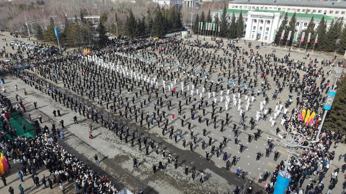 Көкшетаулықтар «Қара жорға» биі мен «бес асық» ойынынан Қазақстан рекордтар кітабына енді