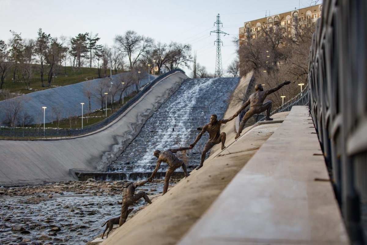 Ынтымаққа ұйытқы болған оқиға: Алматыда бірлікті бейнелейтін арт‑нысан ашылды