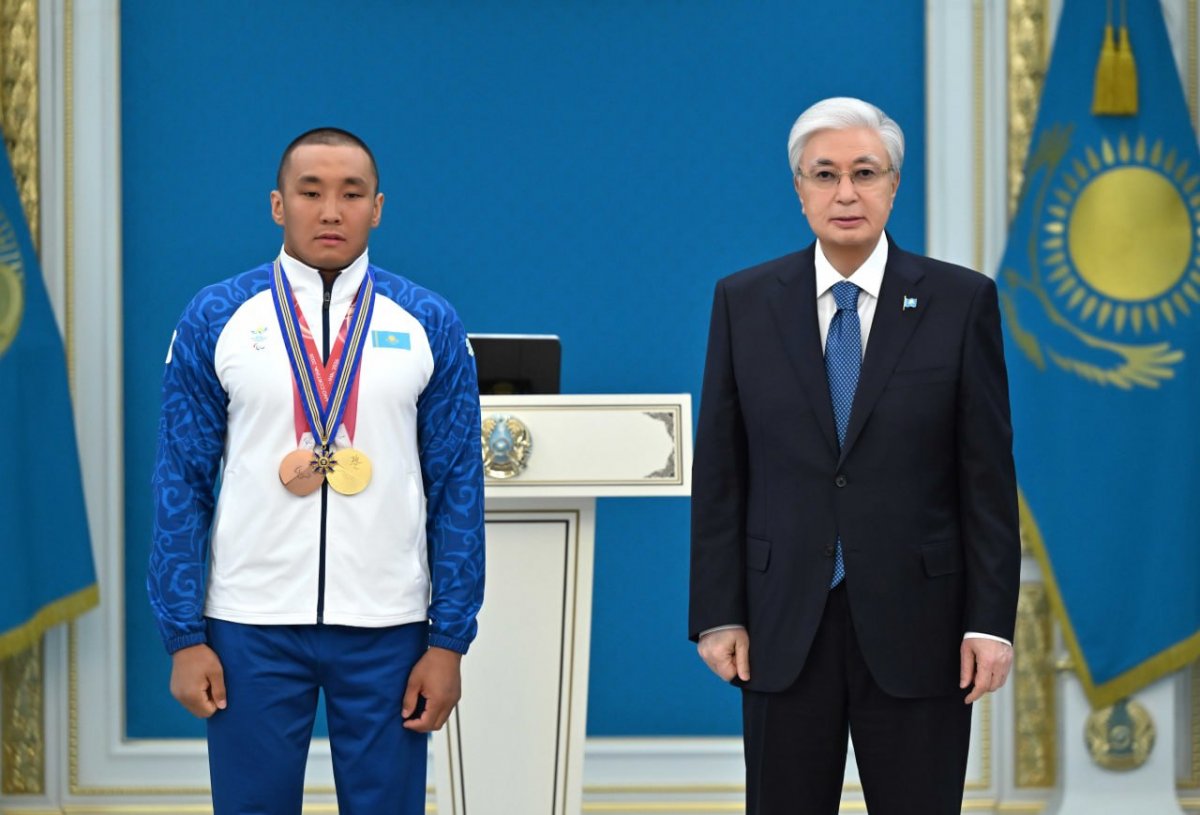 Тоқаев Паралимпиада ойындарының чемпионы Ербол Хамитовты марапаттады