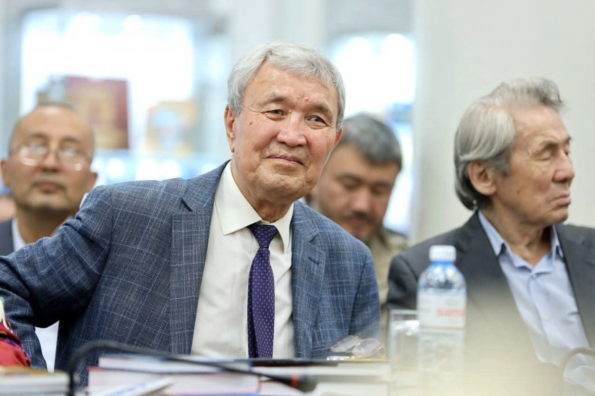 Туған ұлтыңнан бірдеме дәметуің ұят: жазушы Жұмаш Кенебай ұлтқа деген сүйіспеншілік жайлы сөз сөйледі