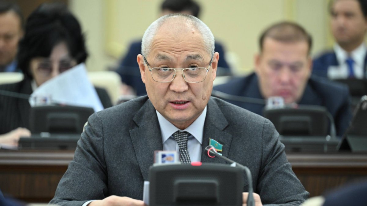 «Адамзаттың масқарасысыңдар»: Сот Жанбыршиннің ЛГБТ өкілдері жайлы пікірін қорлау деп танымады