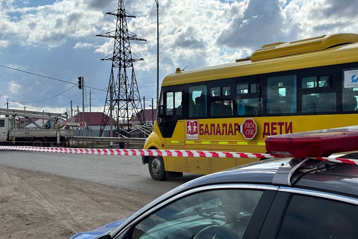 Батыс Қазақстанда қоғамдық көлік мектеп автобусымен соқтығысты