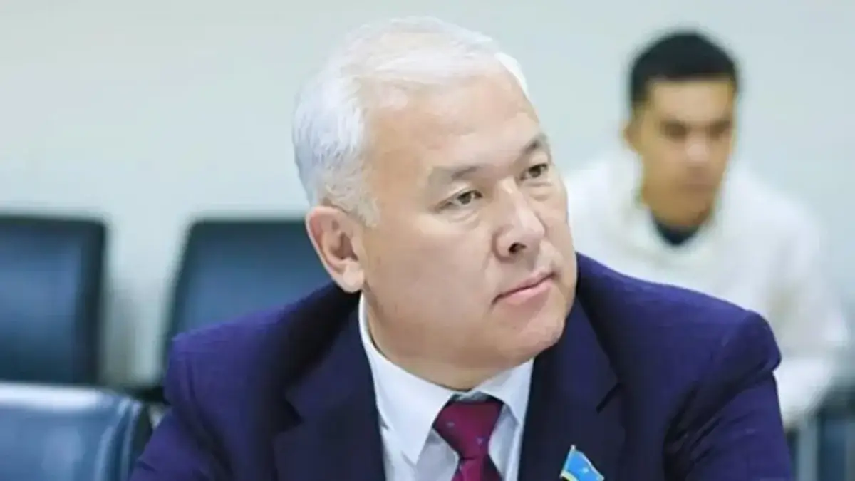 «Көмектеспеймін»: Мұрат Әбенов Әділет Молдаханның ұсталуына заңды негіз бар екенін айтты