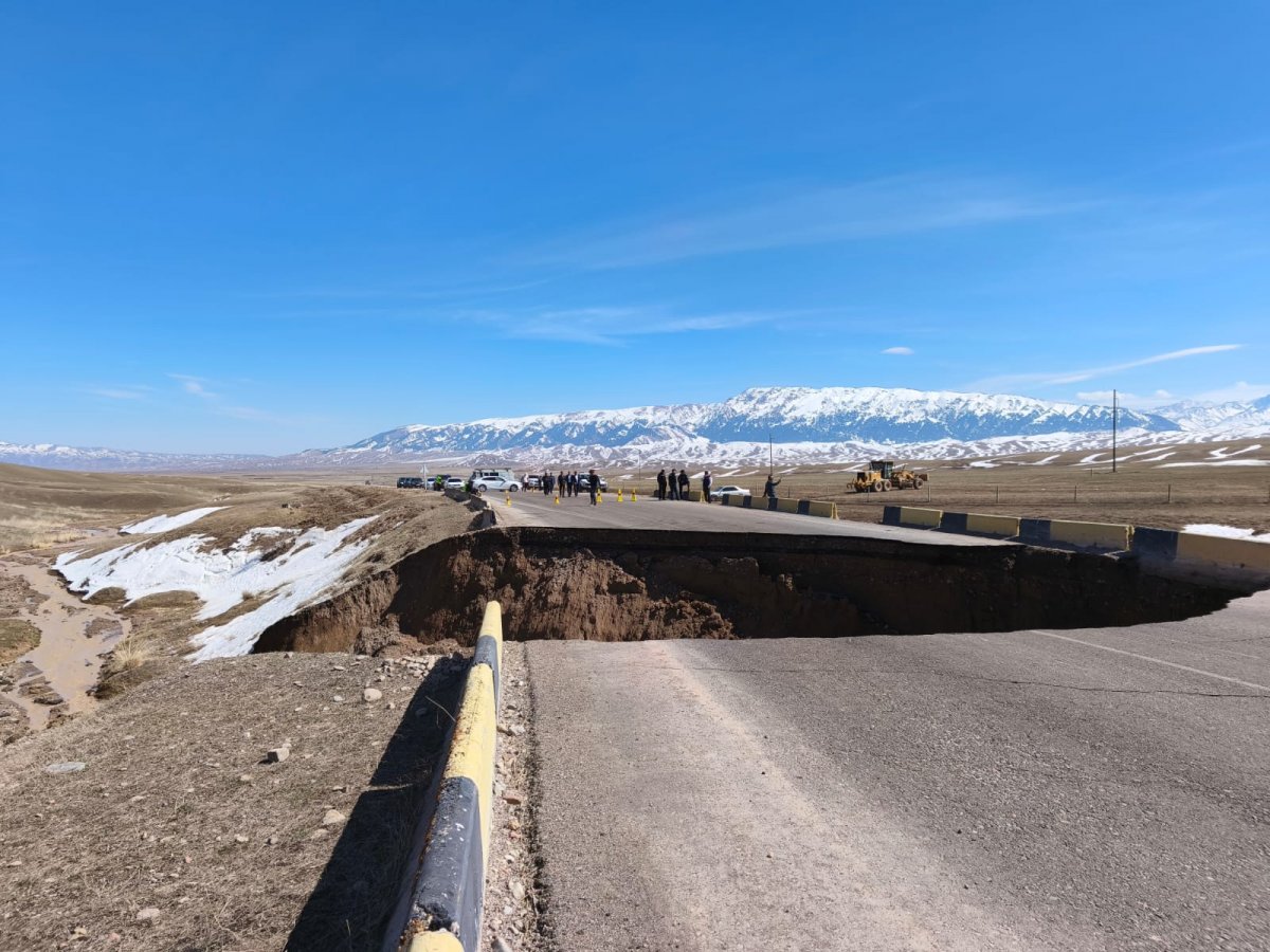 Алматы облысында «Кеген – Нарынқол» тас жолын еріген қар суы шайып кетті