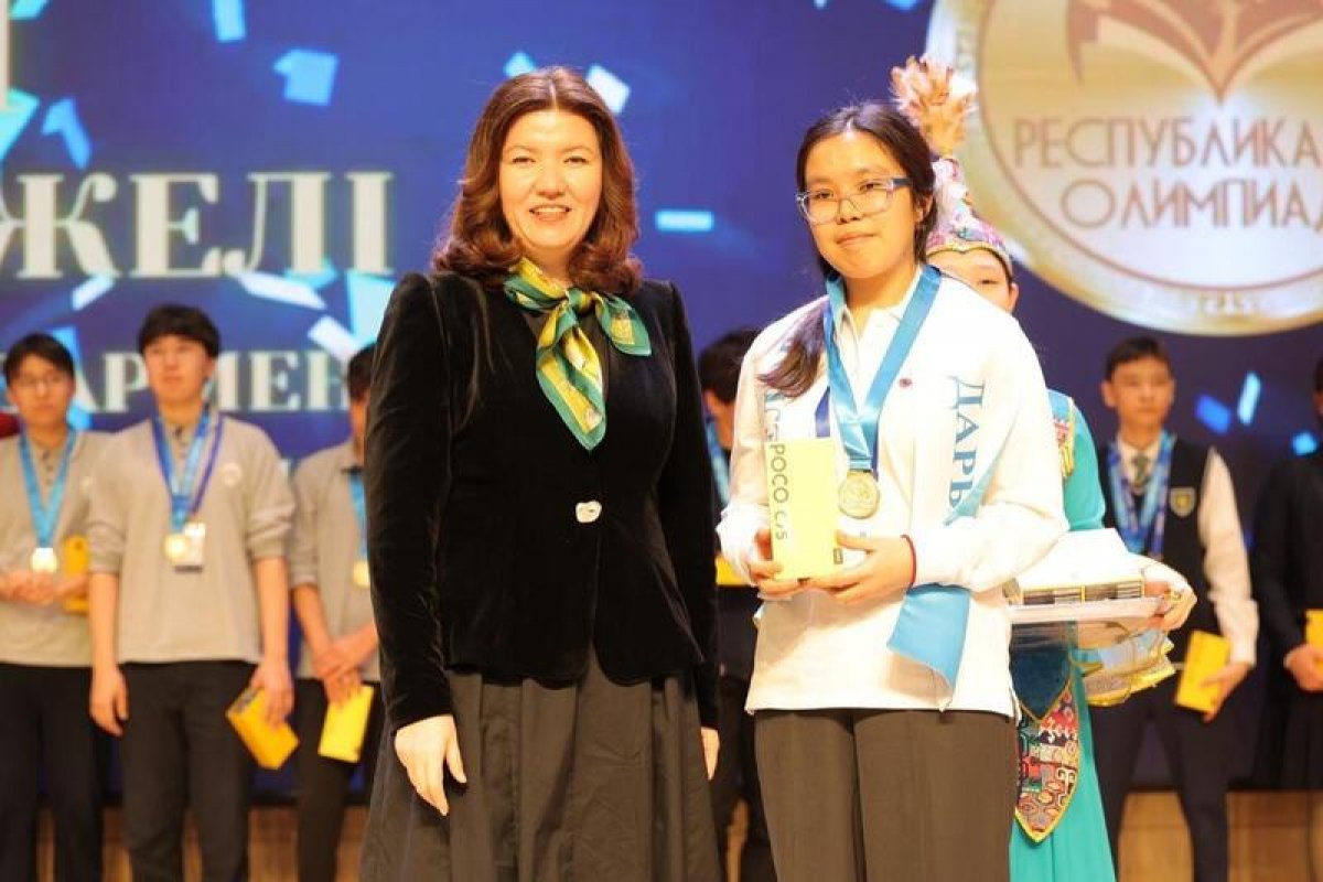 18 айлыққа дейін сыйақы: үздік оқушыларды дайындаған мұғалімдерге қомақты төлем беріледі