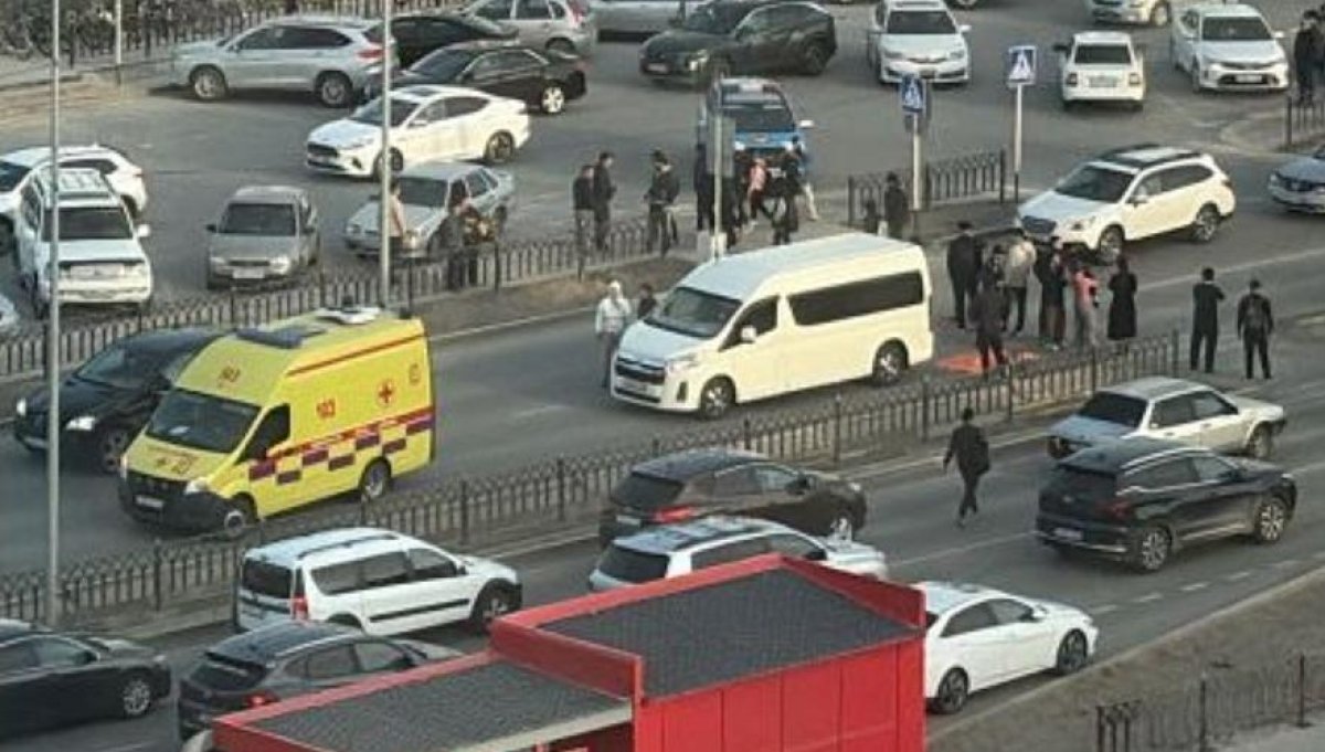 Атырауда BINOM мектебінің жанында бірінші сынып оқушысы жол апатынан қаза тапты