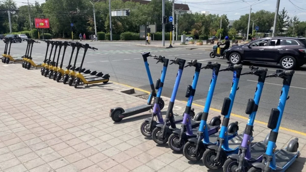 Алматыда самокаттардың тең жартысы айып тұрағына қойылды