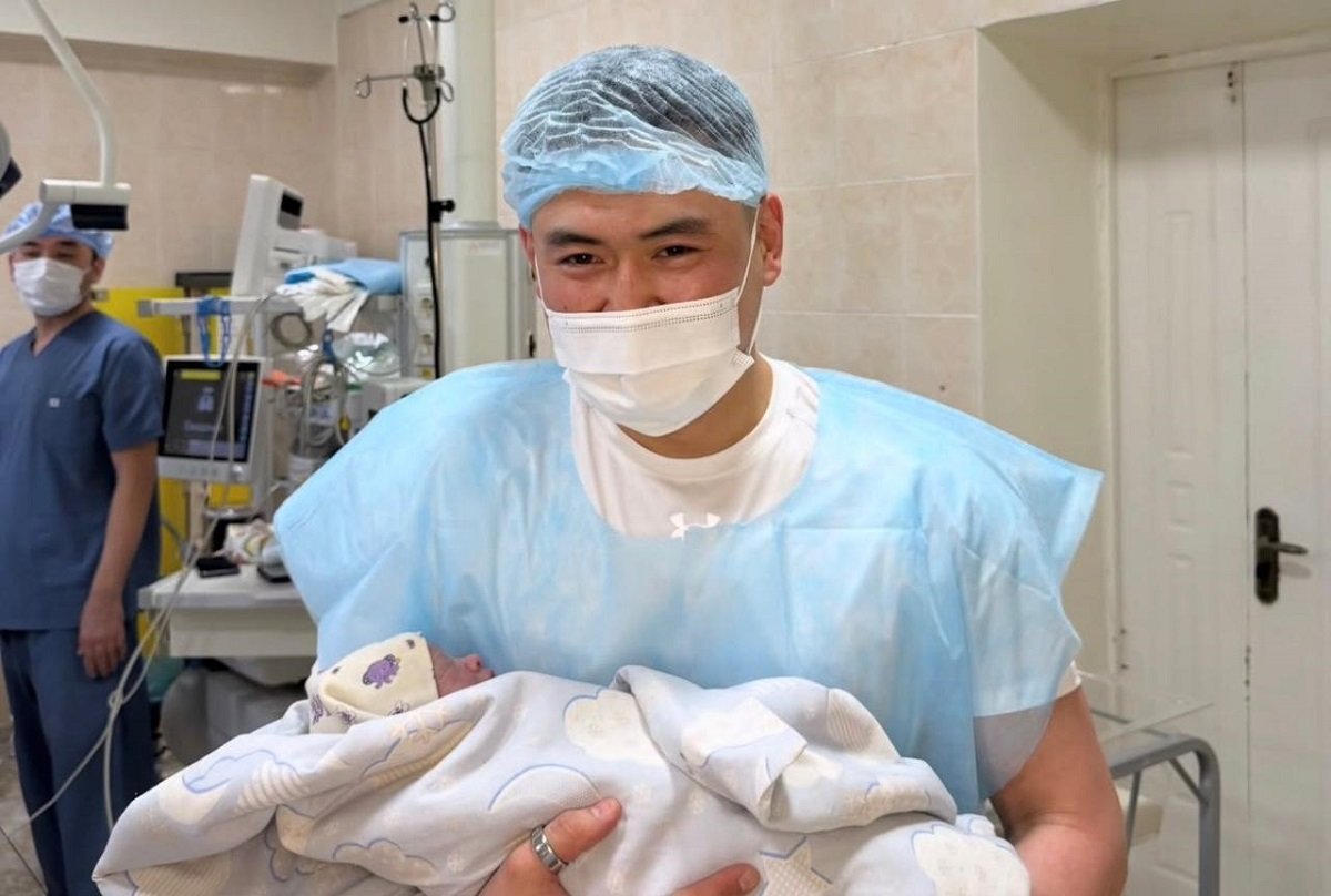 "Киелі жетілік": Танымал әнші Төреғали Төрәлінің отбасында жетінші перзенті дүниеге келді