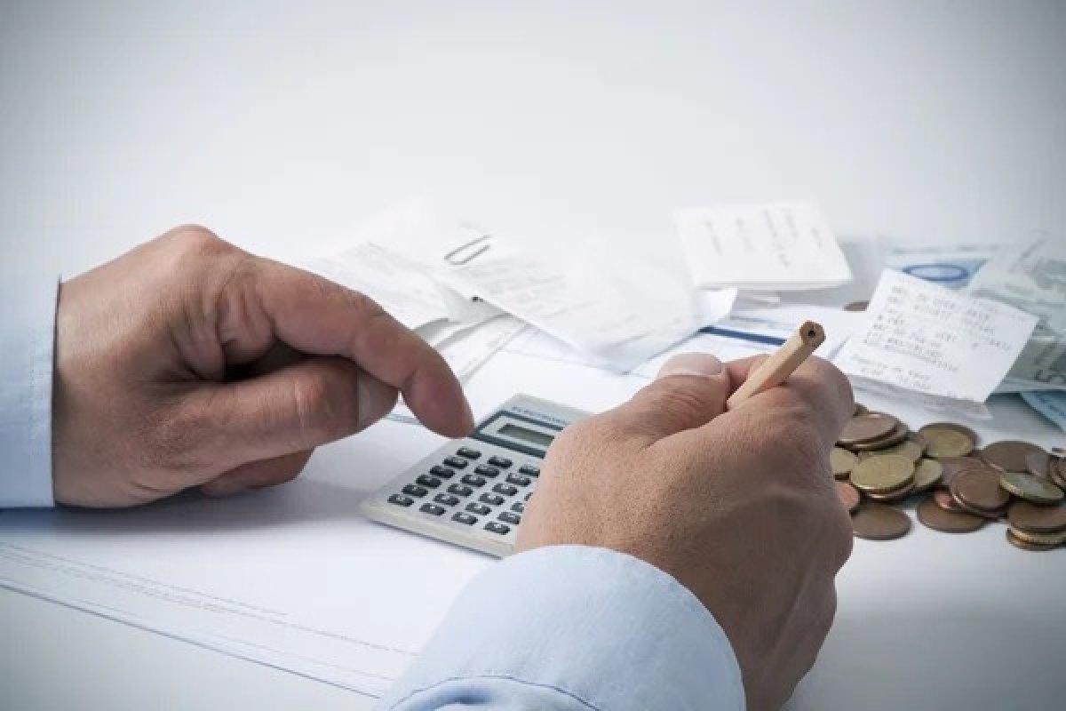 Жалақы мен жәрдемақы түсетін шоттарды аресттен босата бастады: бұғатталған шотты қалай ашуға болады