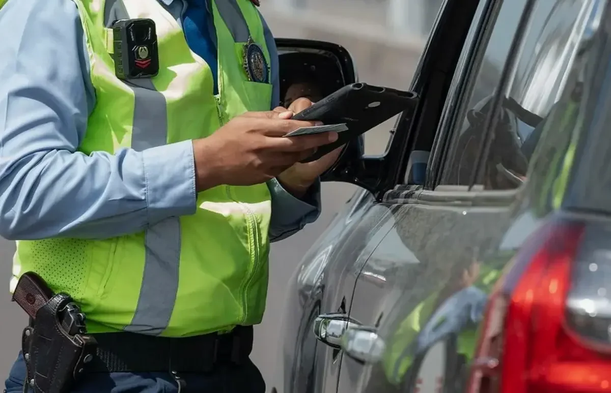 Қазақстанда көлікте телефон қолданғаны үшін алғашқы автоматты айыппұл салынды