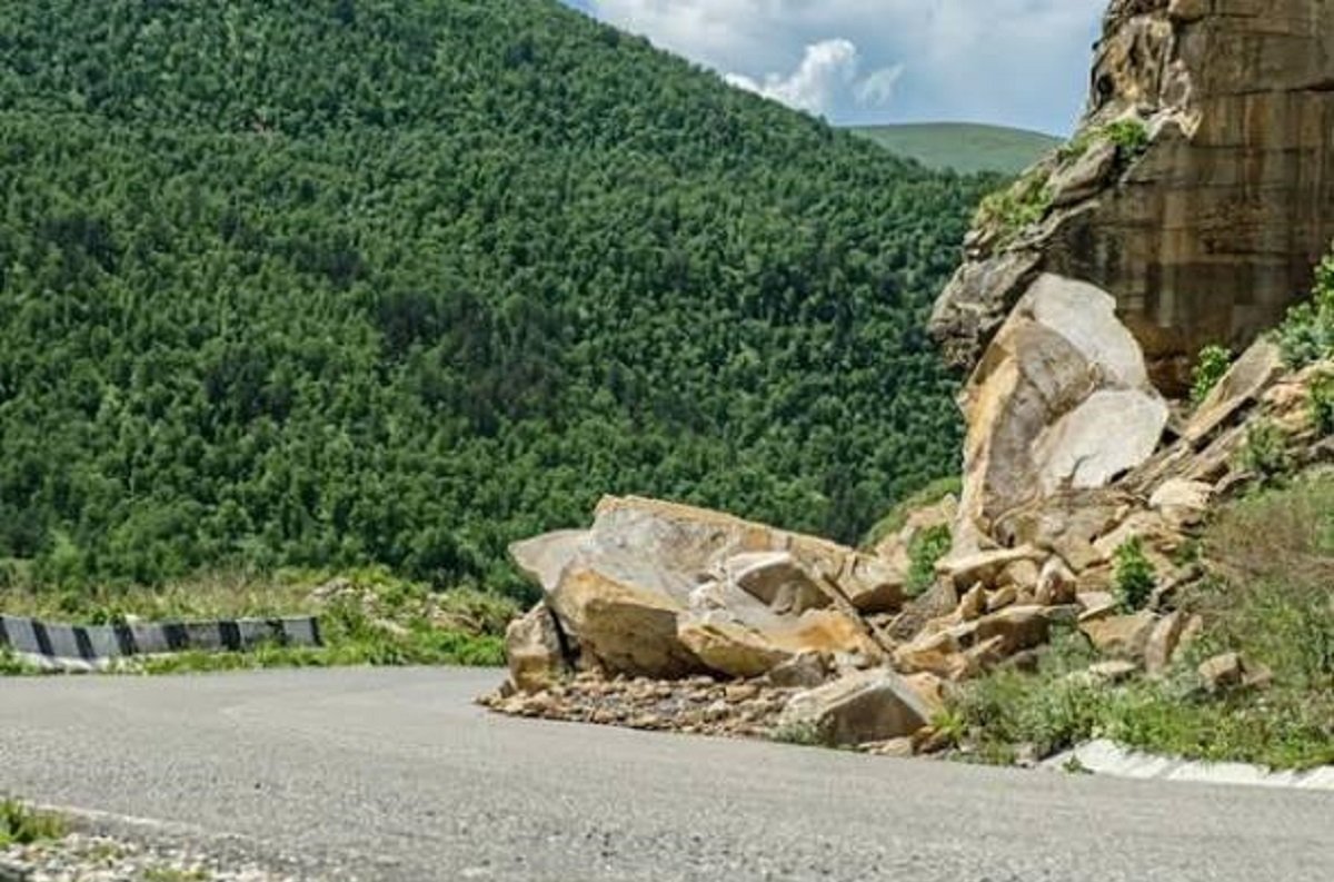 Төтеншеліктер Алматыда тас құлау қаупі артатынын ескертеді