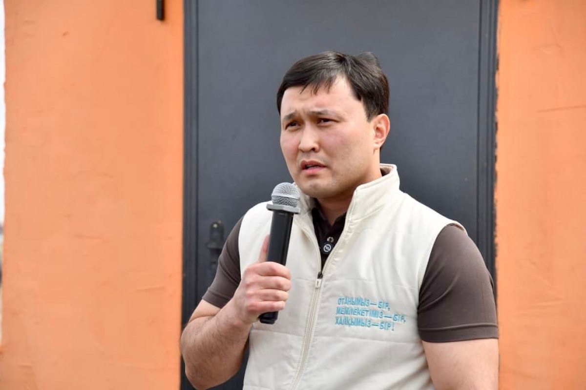 Атыраулық депутат төрт отбасына баспана сыйлады