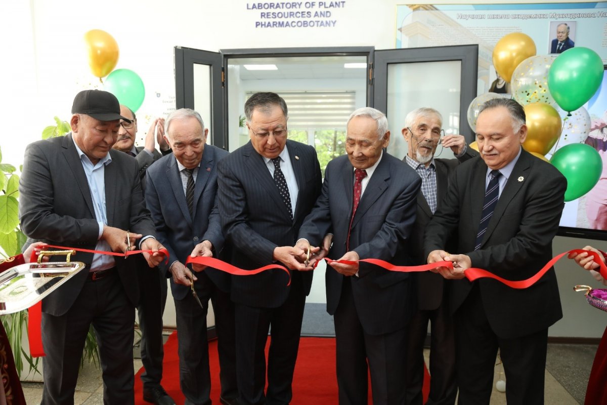 ҚазҰУ-да өсімдіктер әлемін зерттейтін жоғары технологиялы орталық ашылды