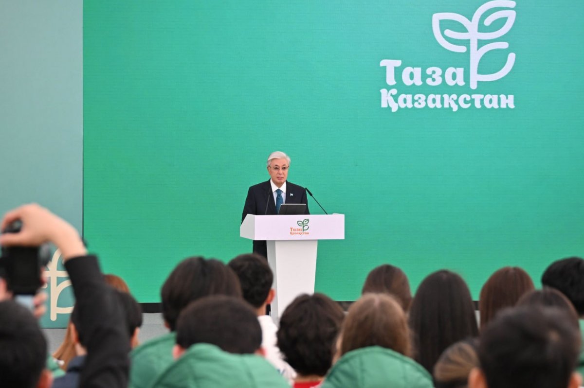 Балалар мен ересектер жиі зардап шегуде – Президент қаңғыбас иттер мәселесіне қатысты пікір білдірді