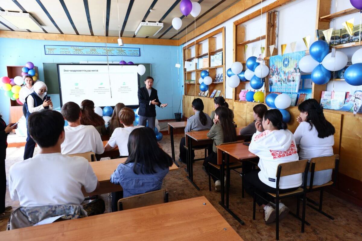 Ұлытау жастары экологиялық мәдениетке қалай үлес қосуда: Өңірде «Өзіңнен баста» акциясы басталды
