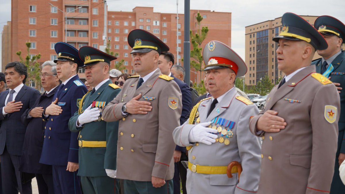 Көкшетауда Отан қорғаушылар мен Қарулы күштер ардагерлеріне құрмет көрсетілді