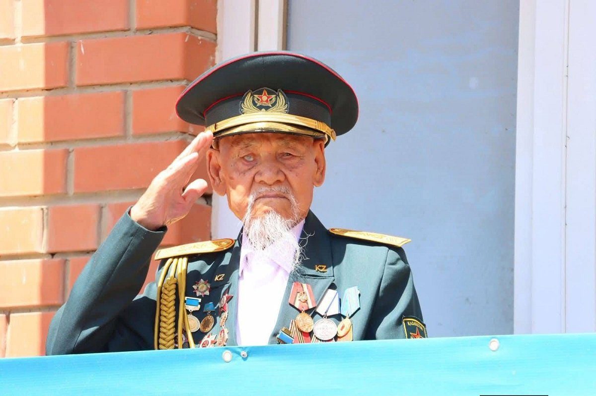 Сырдариялық қарт майдангерге құрмет көрсетілді