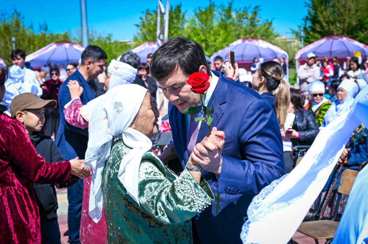 Ақтөбеде Аналар күні «Анаға тағзым» акциясымен салтанатты түрде атап өтілді