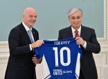 ФИФА президенті Тоқаевқа атаулы футболка сыйлады