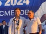 Елдос Сметов өзіне сыйланған су жаңа көлігін алғашқы бапкеріне тарту етті