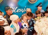 «Жанынан анасы қалмайды»: Елдос Сметов өзіне айтылған сынға жауап берді