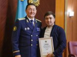 Бас прокурор Елдос Сметовқа бағалы сыйлық тарту етті