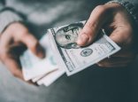 Қонақүйдегі таныстық: бойжеткен алматылық жігіттің 7,2 мың АҚШ долларын ұрлап кеткен
