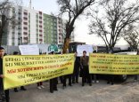 Алматы облысында наразылыққа шыққан тұрғын үй үлескерлері мен әкім орынбасары кеңес өткізді