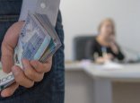 "Сақ болыңыз!": Өскемен тұрғыны жеті адамның атына несие рәсімдеп тастаған