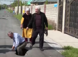 Тереңдігі 1 метр: Шымкентте салынғанына жыл болмаған тас жолдың күйі адам шошырлық