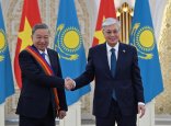 Тоқаев вьетнамдық КПОК Бас хатшысы То Ламды “Достық” орденімен марапаттады